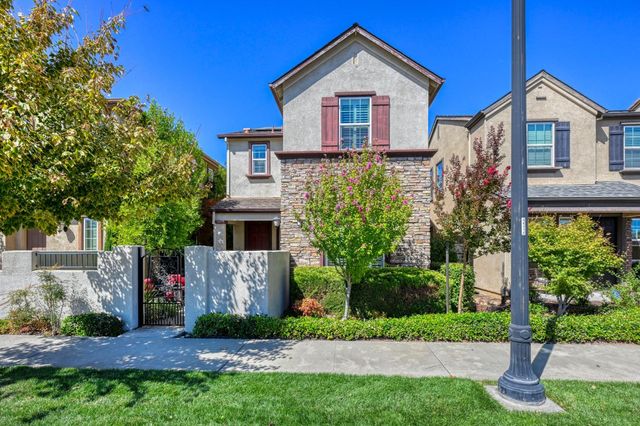 3041 Village Center Dr, Roseville, CA 95747