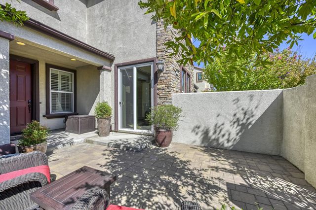 3041 Village Center Dr, Roseville, CA 95747