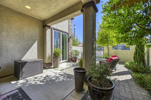 3041 Village Center Dr, Roseville, CA 95747