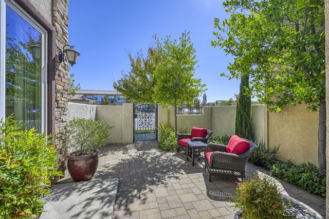 3041 Village Center Dr, Roseville, CA 95747