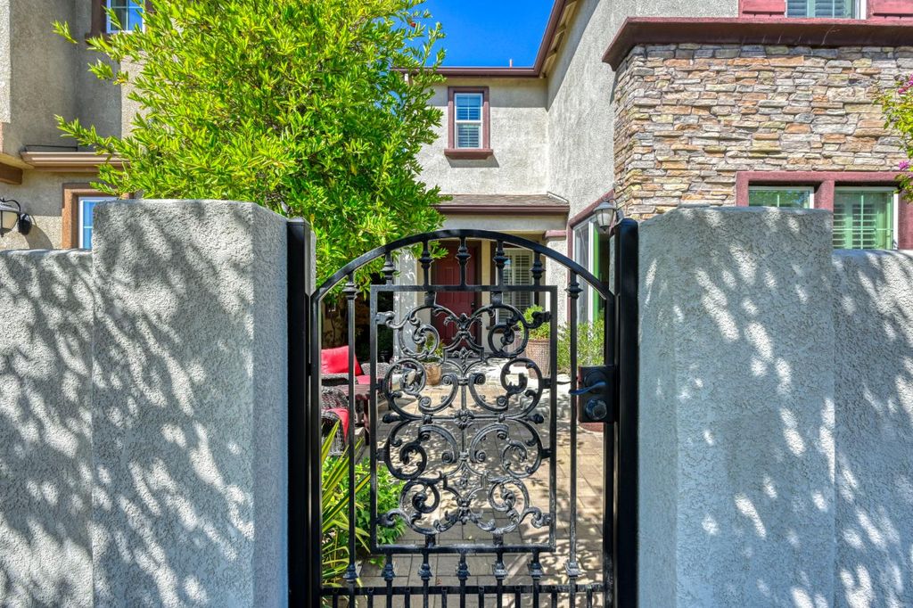 3041 Village Center Dr, Roseville, CA 95747