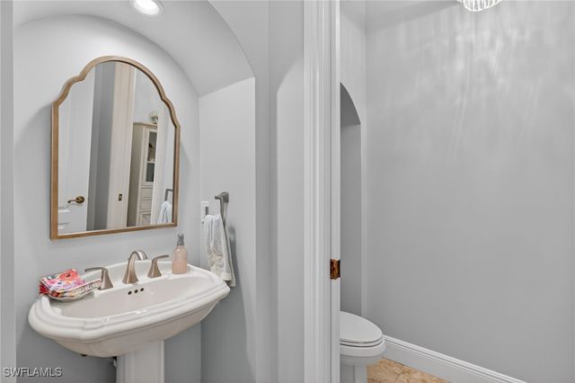 4810 Sycamore DR, Naples, FL 34119