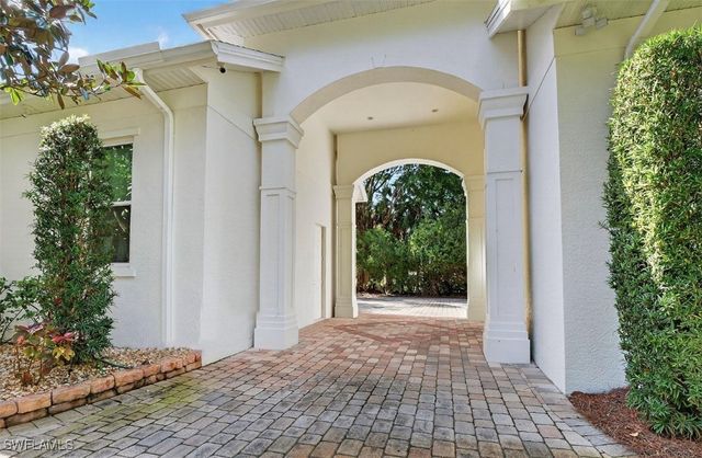 4810 Sycamore DR, Naples, FL 34119