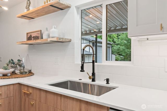 21843 SE 251st Place, Maple Valley, WA 98038