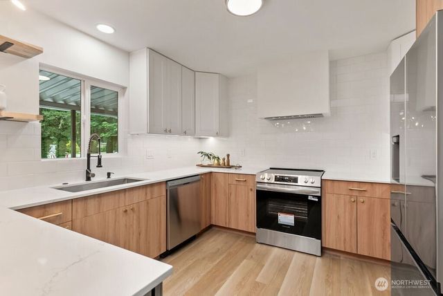 21843 SE 251st Place, Maple Valley, WA 98038