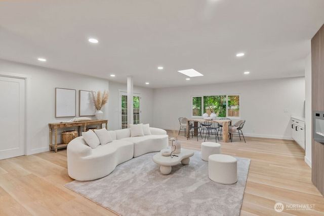 21843 SE 251st Place, Maple Valley, WA 98038