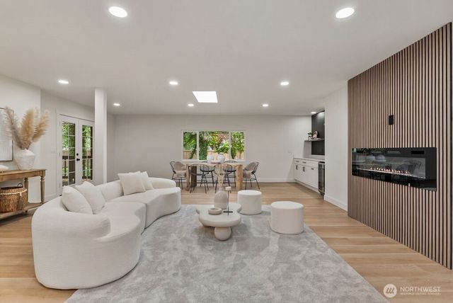 21843 SE 251st Place, Maple Valley, WA 98038