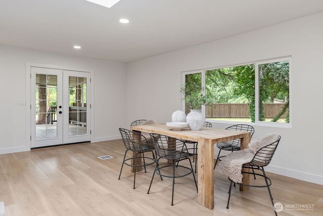 21843 SE 251st Place, Maple Valley, WA 98038