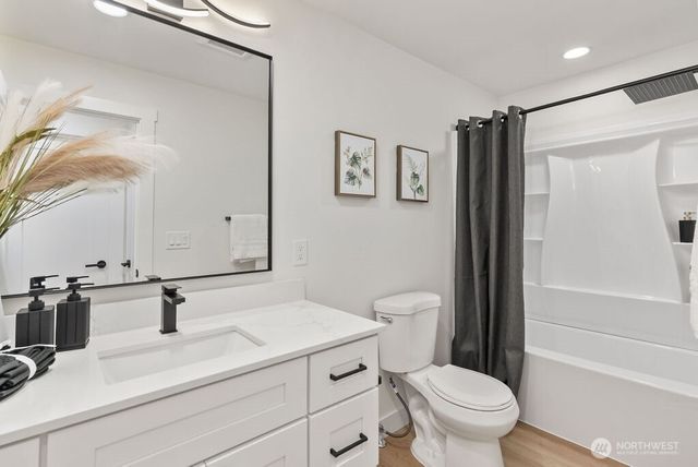 21843 SE 251st Place, Maple Valley, WA 98038