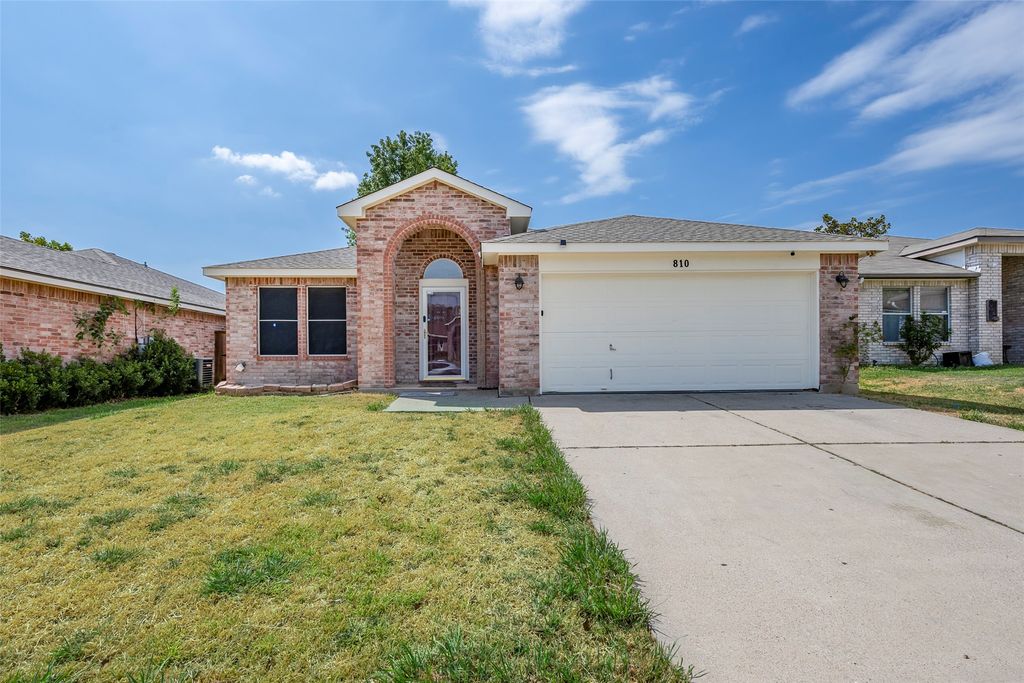 810 Engleside Drive, Arlington, TX 76018 — exterior