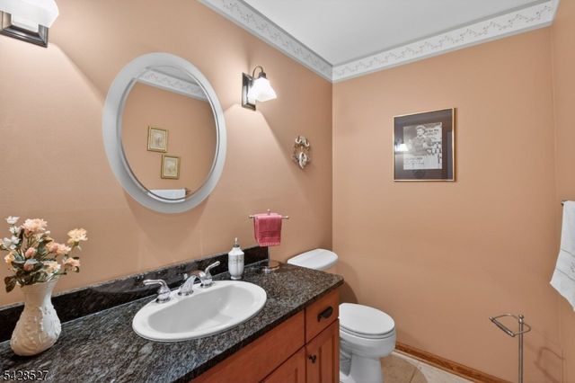 2 W View Dr, Raritan Twp., NJ 08822