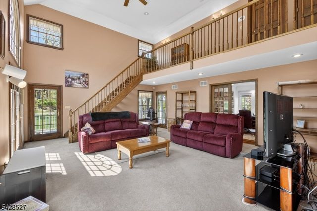 2 W View Dr, Raritan Twp., NJ 08822