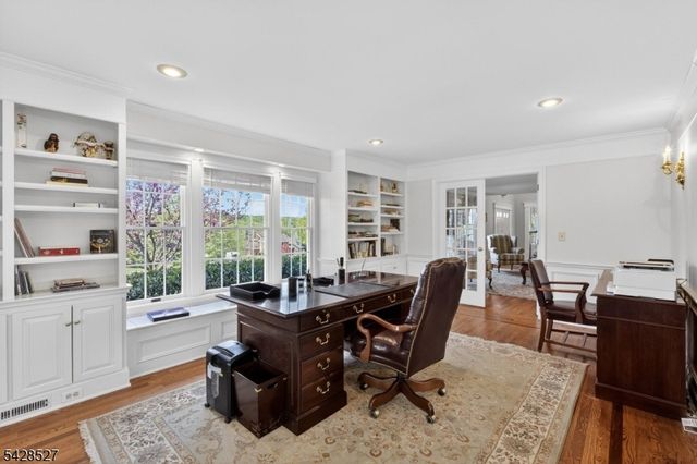 2 W View Dr, Raritan Twp., NJ 08822