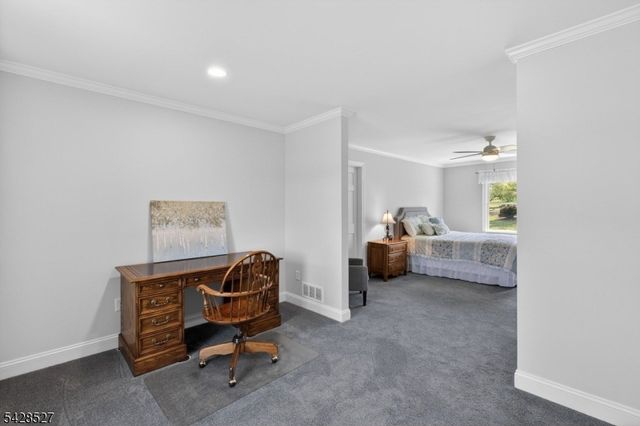 2 W View Dr, Raritan Twp., NJ 08822
