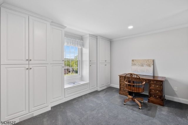 2 W View Dr, Raritan Twp., NJ 08822