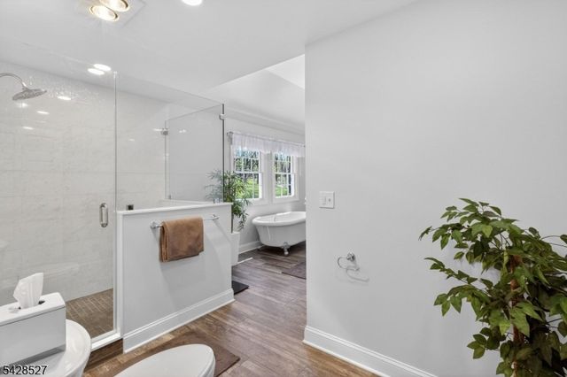 2 W View Dr, Raritan Twp., NJ 08822
