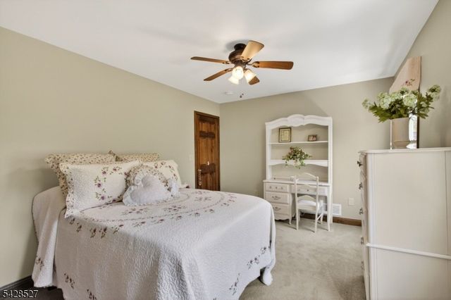 2 W View Dr, Raritan Twp., NJ 08822
