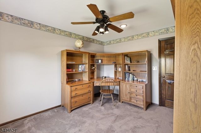 2 W View Dr, Raritan Twp., NJ 08822