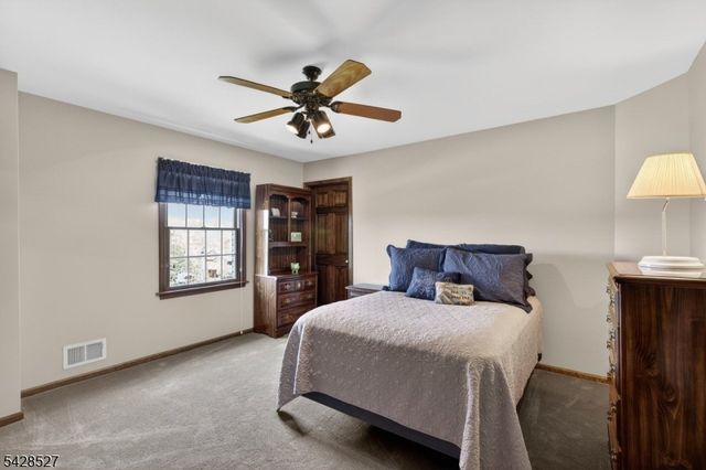 2 W View Dr, Raritan Twp., NJ 08822