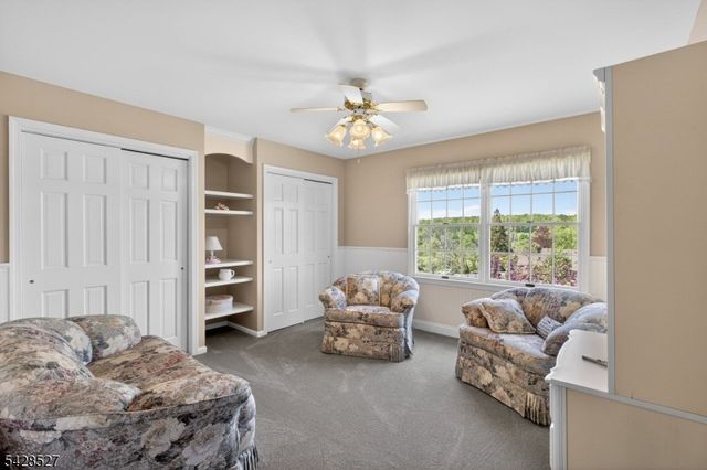 2 W View Dr, Raritan Twp., NJ 08822