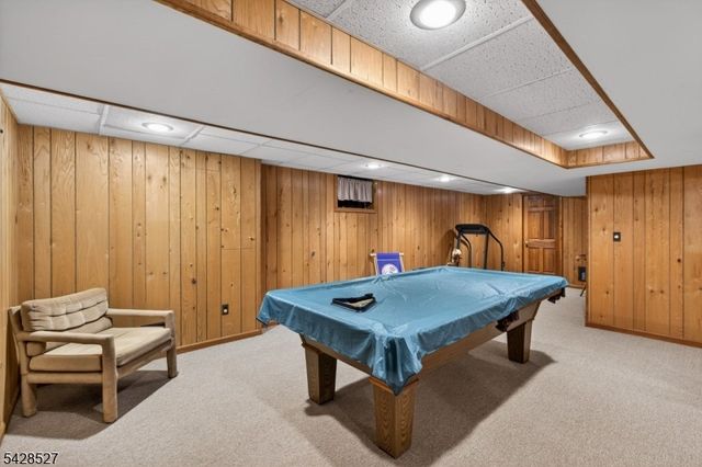 2 W View Dr, Raritan Twp., NJ 08822