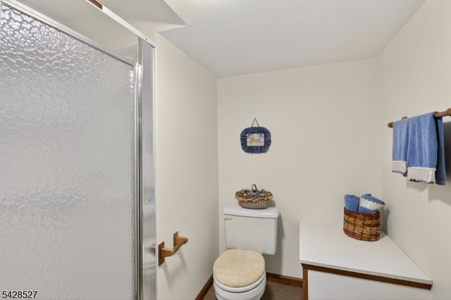 2 W View Dr, Raritan Twp., NJ 08822