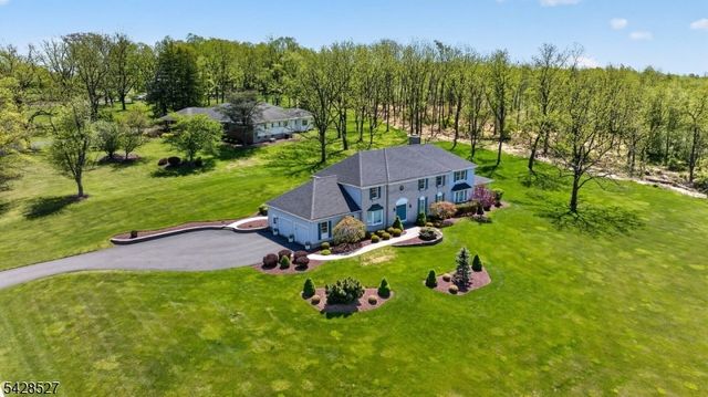 2 W View Dr, Raritan Twp., NJ 08822