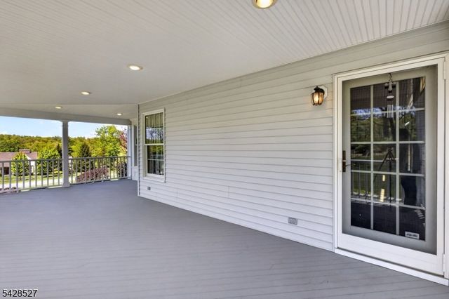 2 W View Dr, Raritan Twp., NJ 08822