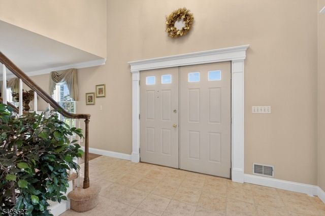2 W View Dr, Raritan Twp., NJ 08822