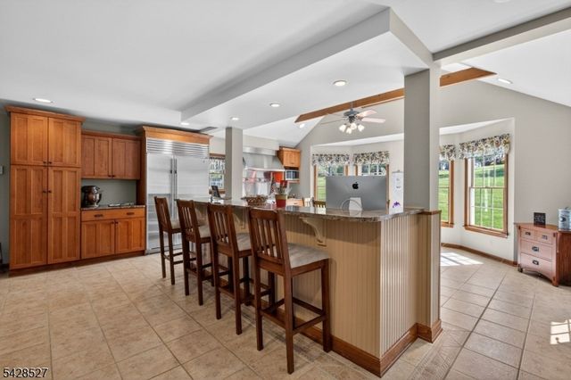 2 W View Dr, Raritan Twp., NJ 08822