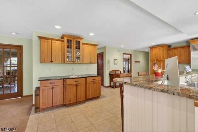 2 W View Dr, Raritan Twp., NJ 08822