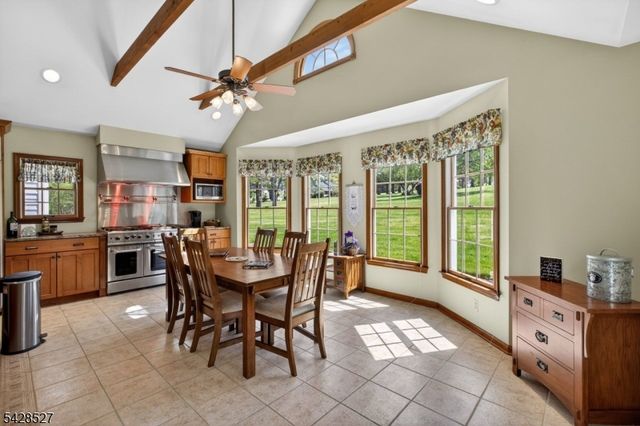 2 W View Dr, Raritan Twp., NJ 08822