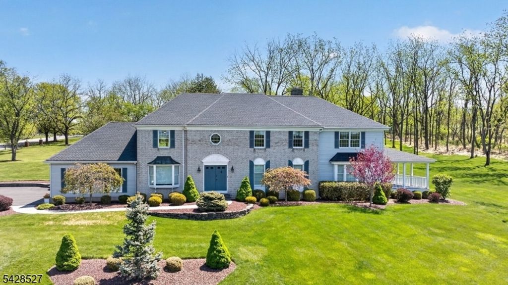 2 W View Dr, Raritan Twp., NJ 08822