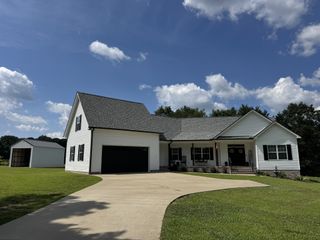 1041 Hayshed Rd, Dickson, TN 37055