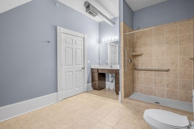275 S Limestone 310, Lexington, KY 40508