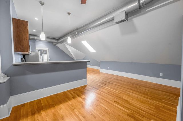 275 S Limestone 310, Lexington, KY 40508