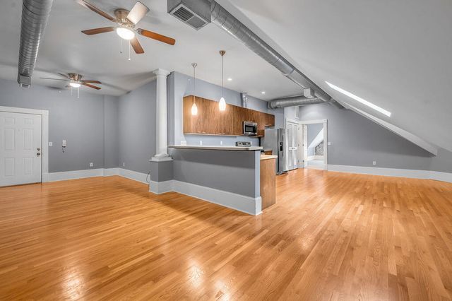 275 S Limestone 310, Lexington, KY 40508