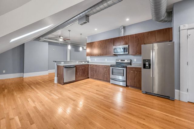 275 S Limestone 310, Lexington, KY 40508