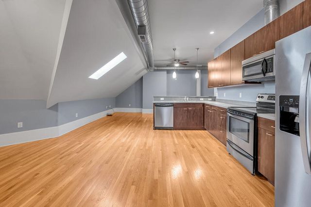 275 S Limestone 310, Lexington, KY 40508