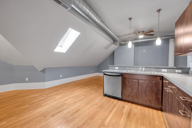 275 S Limestone 310, Lexington, KY 40508