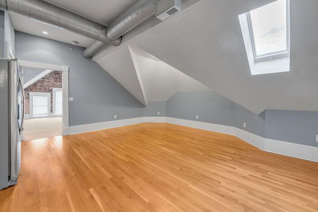 275 S Limestone 310, Lexington, KY 40508