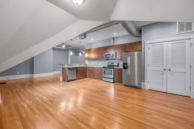 275 S Limestone 310, Lexington, KY 40508