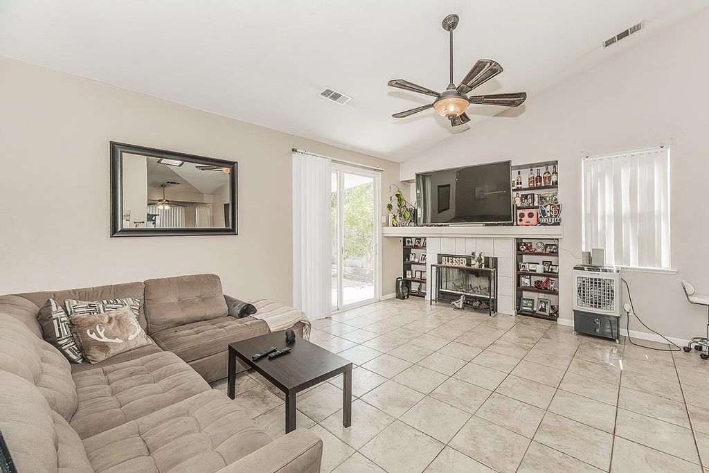 Image 3 of property listing at 3704 Bryan Street, Selma, CA 93662