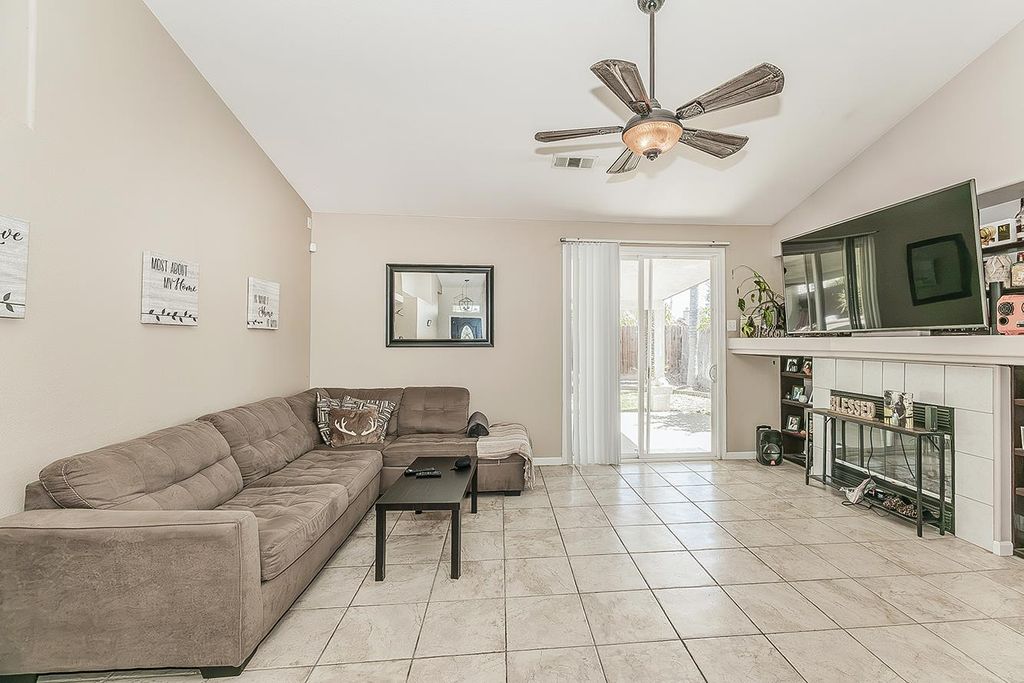 Image 4 of property listing at 3704 Bryan Street, Selma, CA 93662