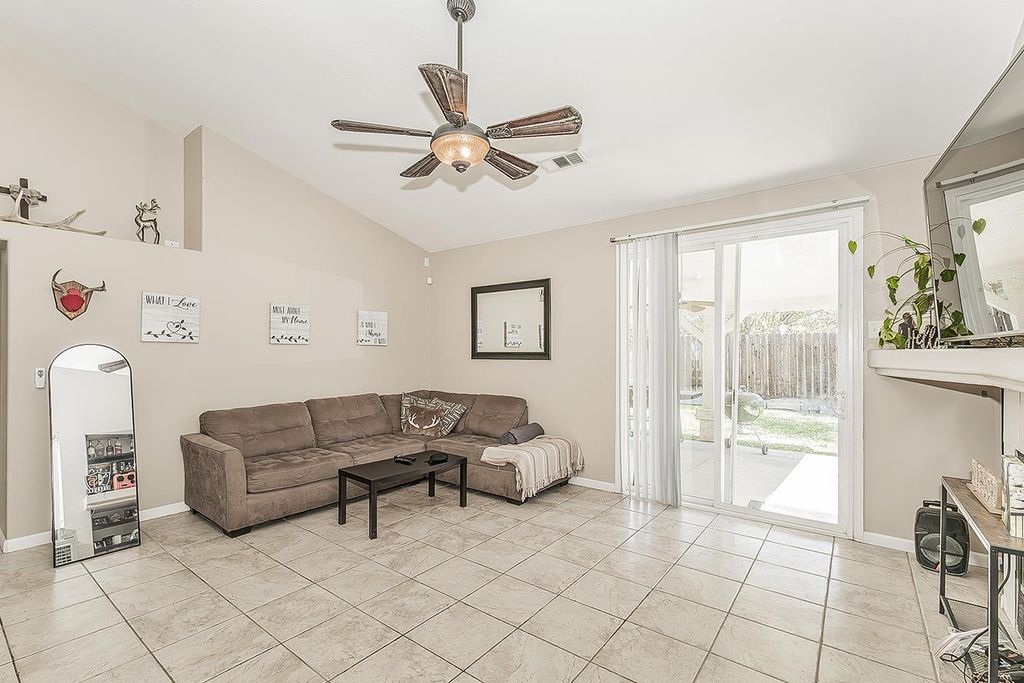 Image 5 of property listing at 3704 Bryan Street, Selma, CA 93662
