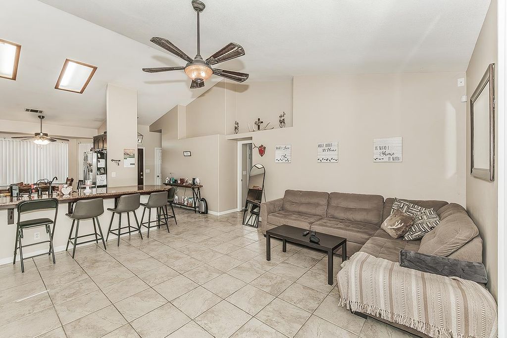 Image 6 of property listing at 3704 Bryan Street, Selma, CA 93662