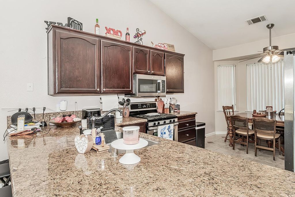 Image 8 of property listing at 3704 Bryan Street, Selma, CA 93662