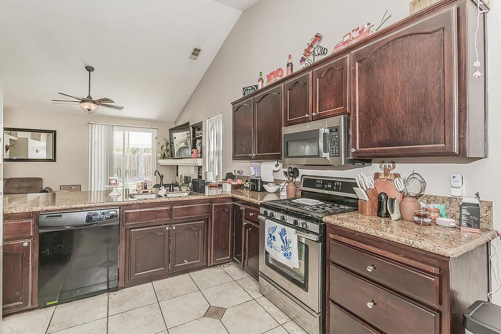 Image 9 of property listing at 3704 Bryan Street, Selma, CA 93662
