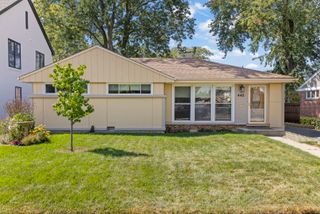 442 N Ridgeland Avenue, Elmhurst, IL 60126