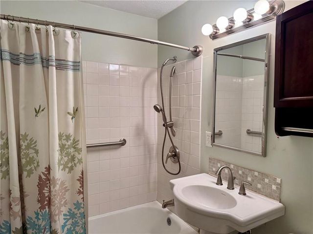 5304 N Bales Avenue, Kansas City, MO 64119